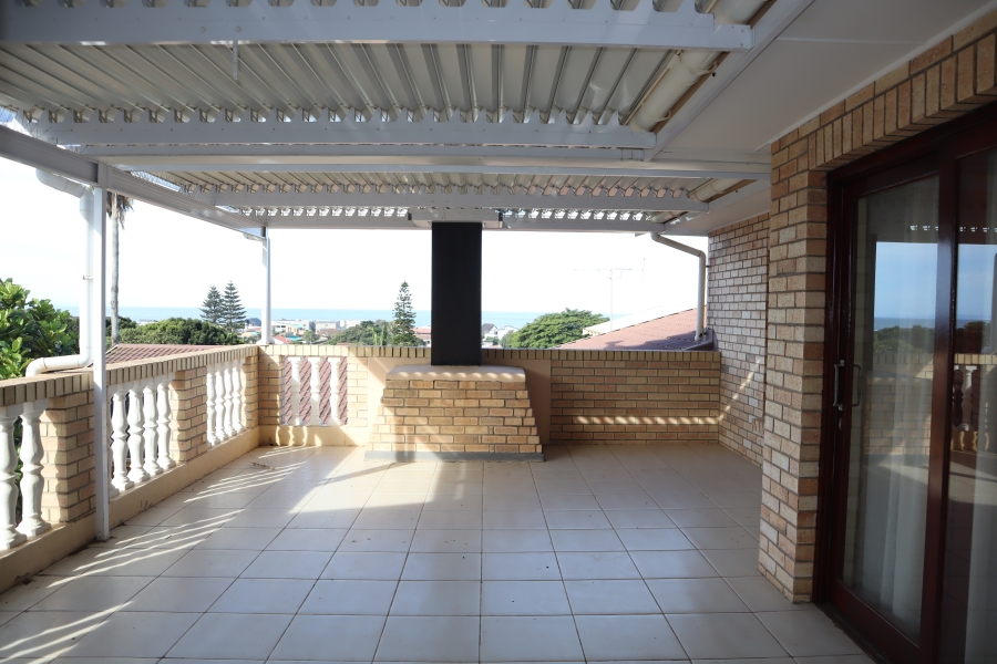 5 Bedroom Property for Sale in Wavecrest Eastern Cape